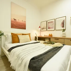 Ideal - Spacious & Modern Near Unirii Square Bucarest