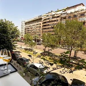 Downtown Oasis: With Cozy Charm Bucarest